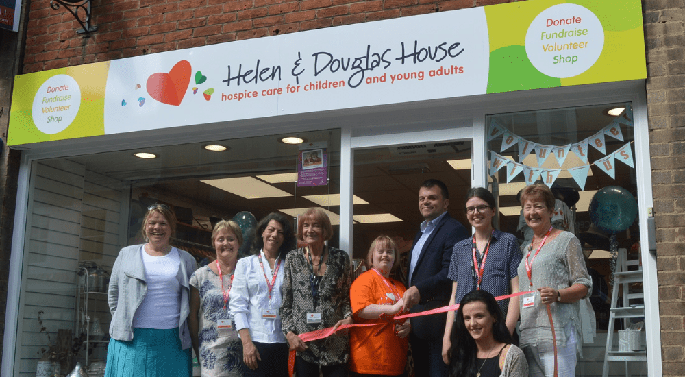 Henley shop front with group of volunteers_1000x550 Henley shop front with group of volunteers