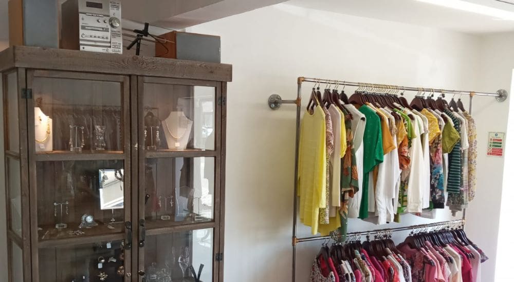 Kidlington shop interior with clothes rack_1000x550 Kidlington shop interior with clothes rack