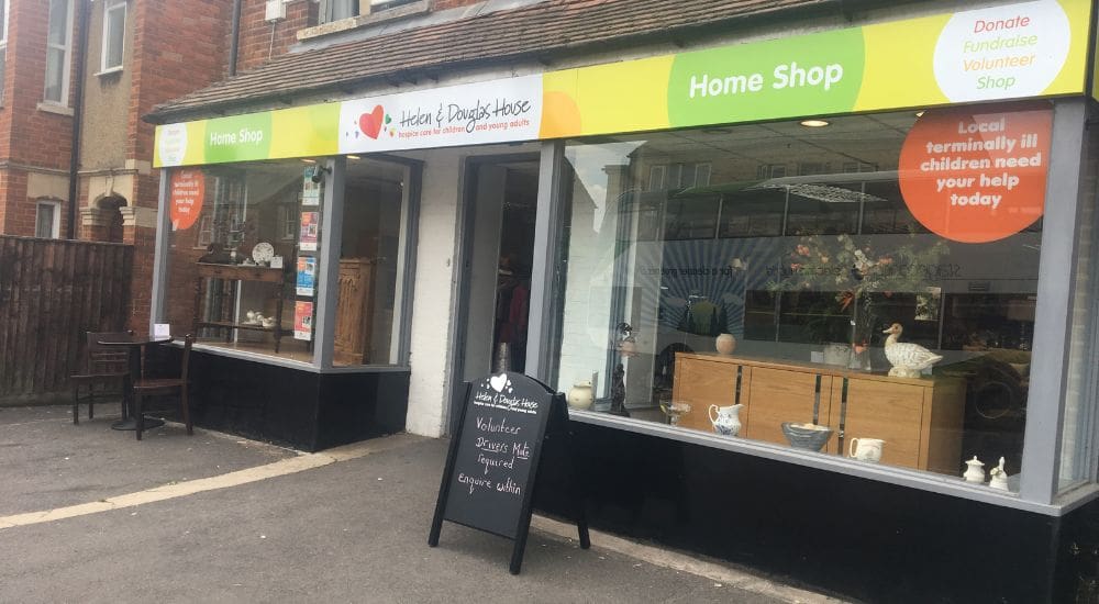 Headington shop window display with chalk sign_1000x550 Headington shop window display with chalk sign